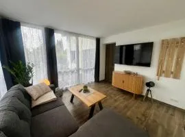 Haus am See mit Badestelle