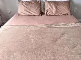 Master Bedroom with private Bathroom -Near Toronto Pearson airport