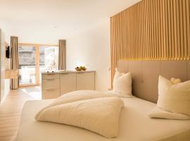 Hotel Schwarzer Widder, hotel v destinaci Silandro