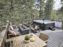 Timber A-Frame, Large Deck, Hot Tub, Fireplace, hotel i Divide