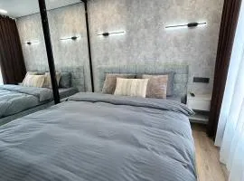 5 Min to Airport Apartment