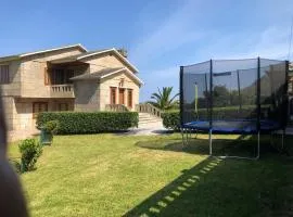 Holibai Mar de Lua, Vila gallega al lado del mar cerca de Baiona