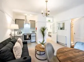Coastal Nest - Cosy flat in Irvine town centre - 5 minute drive from beach