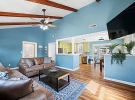 Family Beach House - Sleeps 6 - 2 Blks - 6 Parking