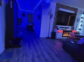 Beautiful Apartment with Board Games and massage Chair to Close to Downtown