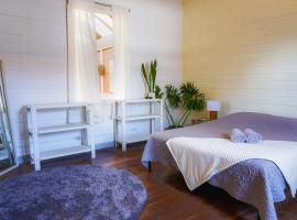 The Nomad Hostel - SJO Airport San Jose 5 min - Private, WiFi & Coffee, Hotel in Alajuela
