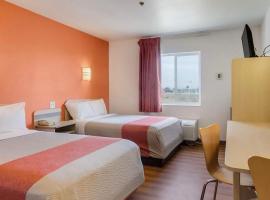 Howard Johnson by Wyndham Lemoore, хотел в Лемор