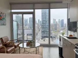 Modern 1BR Downtown Toronto - Steps to Eaton Centre & Yonge-Dundas Square