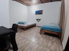 parqueadero y hotel universales