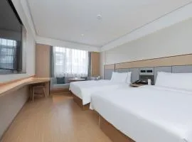 JI Hotel Wuhan Huanghelou Shouyi Road Metro Station