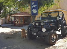 Hotel El Cisne – hotel w pobliżu miejsca Lotnisko Villa Gesell - Pinamar International - VLG w mieście Villa Gesell