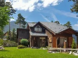 Wooden House With Cadí Views In Forest, Lleida