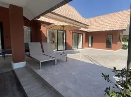 Modern Sanctuary Soi 112 Newly Renovated, Near Beach and Golf