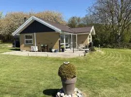 Lovely Secluded Holiday Home Near Beach