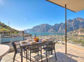 Villa Paradis View With Private Pool - Happy Rentals, hotell sihtkohas Nago-Torbole