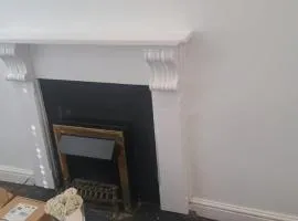 3 Bed House Near Whiston Hospital Sleeps 6