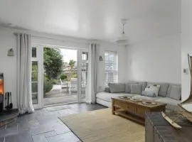 Spacious House Large Patio & Free Parking