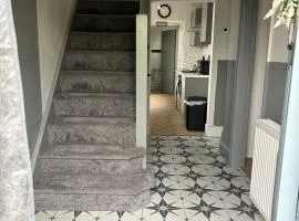 Family & Contractor 3-bed detached Home