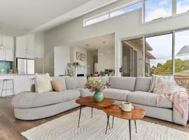 Beau Tide Retreat Modern Luxury River Views