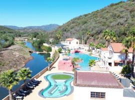 ZEcamping 4 étoiles avec parc aquatique club enfant dog friendly, hotel em Agay - Saint-Raphaël
