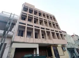 Hotel O Samrat