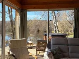 Gite au bord d'un étang privé, et son sauna