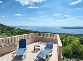 Gorgeous Apartment In Bast With House Sea View