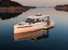 Luxury Boat Cruise in Crete, готель у місті Херсонісос