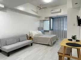 Studio Unit at Pearl of The Orient Tower in Front of US Embassy