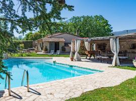 Villa Familiale piscine, spa, entre Cannes et Nice, hotel i Châteauneuf