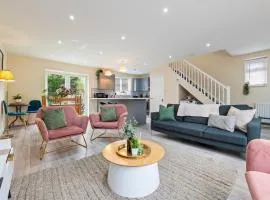 Large House, Great for families, Sleeps 5