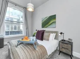 1 Bed Apt Next to Market Square & Transport Links
