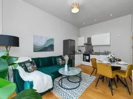1 Bed Apt Next to Market Square & Transport Links