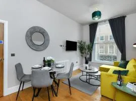 Central 1-Bed with Free Wi-Fi Near Market Square
