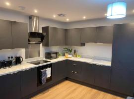 Central Old Town Base 1 & 2BR Apartments, Hotel in Swindon
