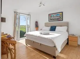 Spacious 6-Bed Countryside Home Surrounded by Nature