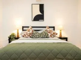 Norfolk House - Steps from Quays, Parks & Docks