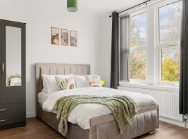 Stylish & Spacious Home in the Heart of Leeds
