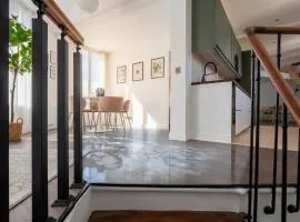 Spacious Designer Duplex 9 Guests Fully Renovated