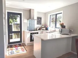 Brand new, close to hospital, plenty of parking sapces