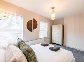 Stylish Renovated Home in Pontefract/free parking