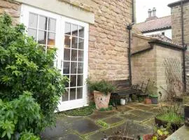The Old Cookery Cottage & Free Parking