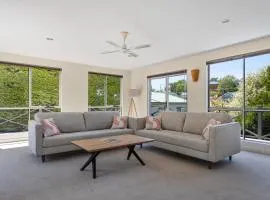 Modern 3 Bedroom Townhouse - 4 mins to CBD!