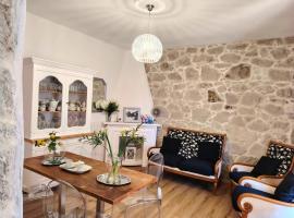 SARDEGNA DEL NORD - BELLISSIMA CASA CON TERRAZZA - INTERNET Wifi, khách sạn ở Laerru