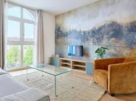 Bright apartment in hypercenter with parking