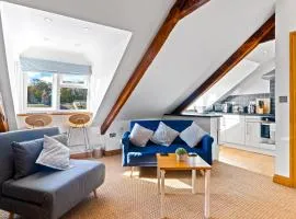 Duke House - Top Floor Apartment - 1 bedroom apartment with Hot Tub