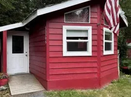 Peaceful Nature Retreat with Fire Pit & Forest Views in Seward, Alaska