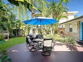 Charming Beachside Bungalow with Private Courtyard Near Singer Island, West Palm Beach, Florida
