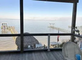 Luxury Bayfront Escape with Hot Tub & Fireplaces in Bacliff, Texas