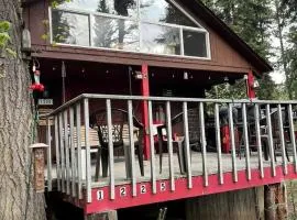 Peaceful Creekside Cabin with Fire Pit & Scenic Deck in Cascade, Idaho